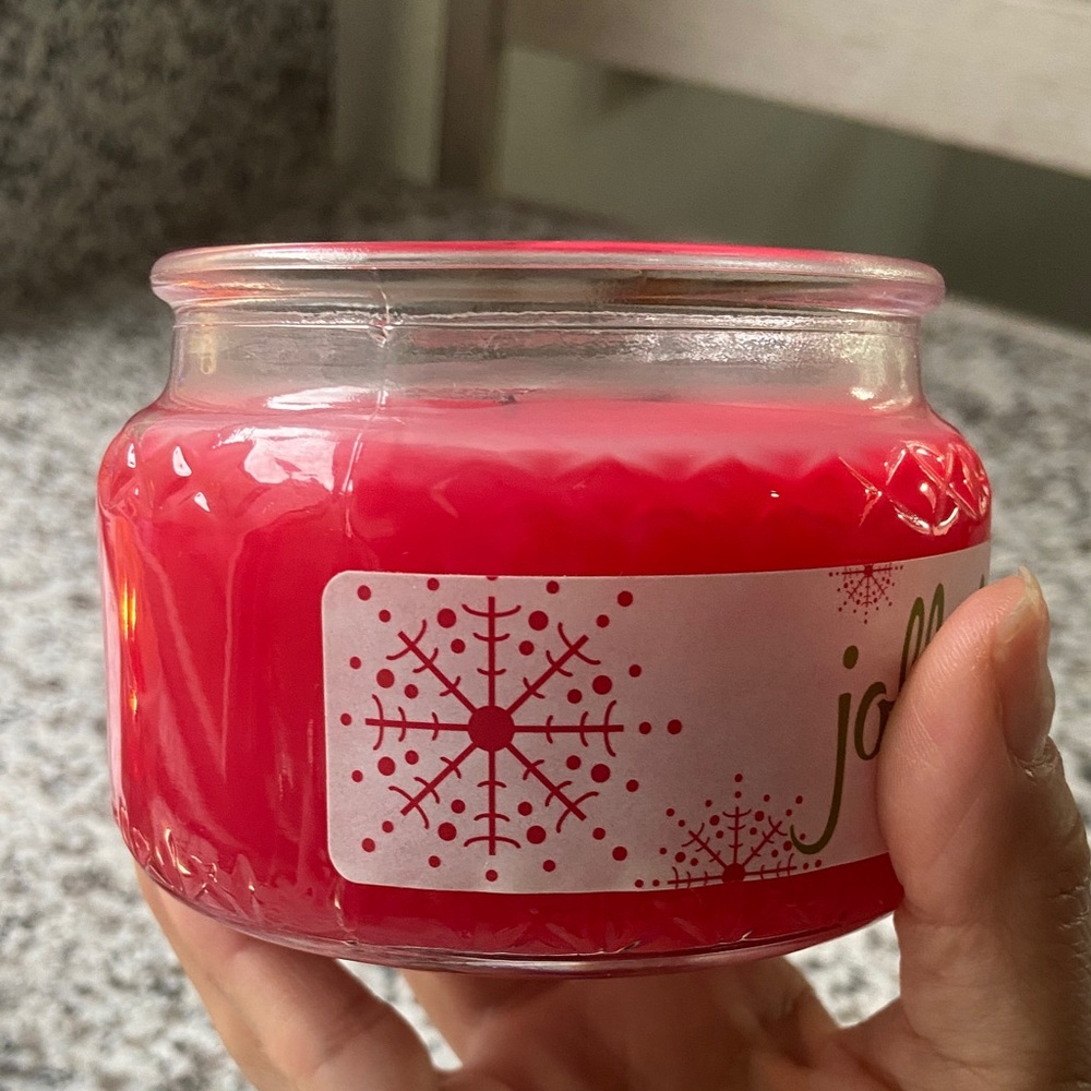 Gold canyon Cozy Christmas Candle - Picture 3 of 4